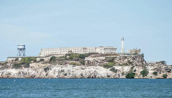 San Francisco, Alcatraz adında eski bir hapishane adası.