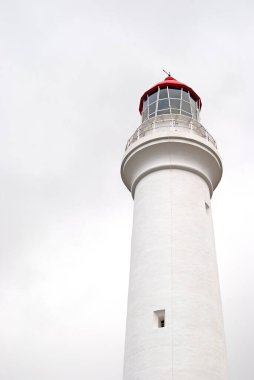 Büyük Okyanus Yolu 'nda beyaz bir deniz feneri