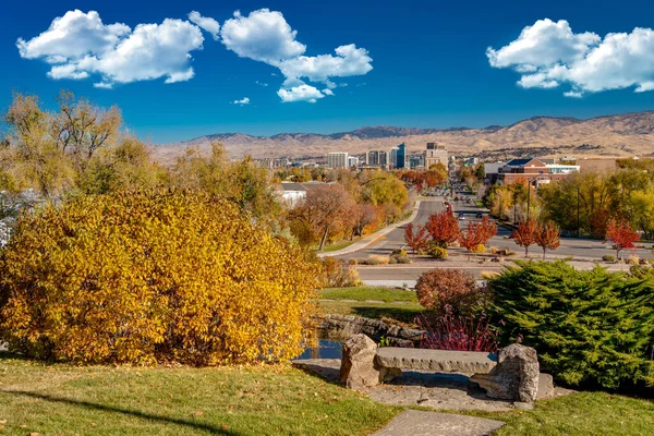 Autunno colori vista giù Capital Boulevard a Boise Idaho — Foto Stock