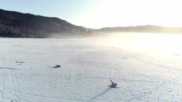 Little Payette Lake Idaho Winter Met Ijzige Kust Bergachtige Reflectie — Stockvideo