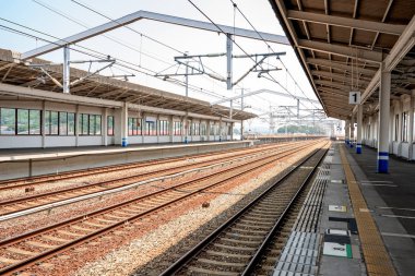 Bullet tren istasyonu rayları ve yükleme