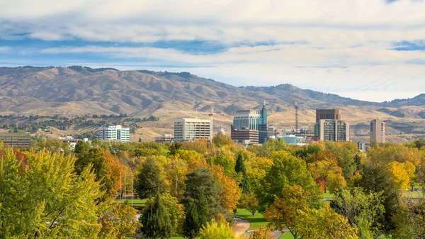 Parque de la ciudad de Boise lleno de árboles de color otoño —  Fotos de Stock