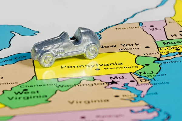 宾夕法尼亚和地图上的玩具车 — 图库照片
