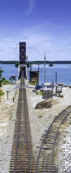 アラバマ州の鉄道線路が橋の上に — ストック写真