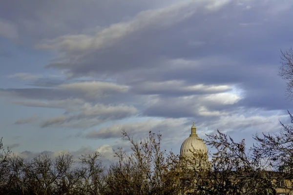 Ciel nuageux au-dessus de la capitale de l'État en Idaho — Photo