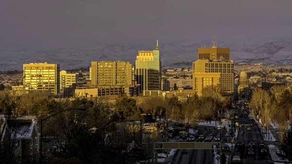 Luce calda al tramonto sulla città di Boise — Foto Stock