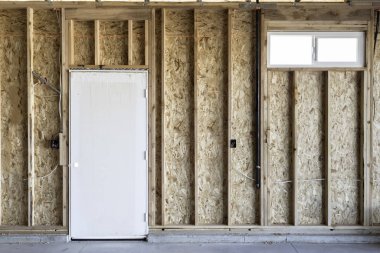 Yeni inşaatta kapı ve pencere