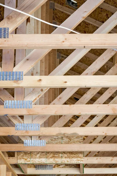 Nowe domowe konstrukcyjne belki dachowe — Zdjęcie stockowe
