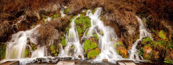 Mille sources Idaho avec une petite cascade — Photo