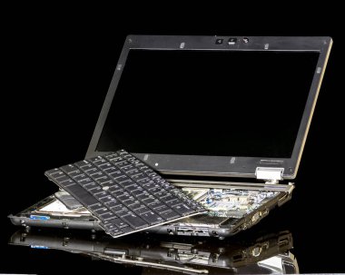 Parçalı kırık dizüstü bilgisayar