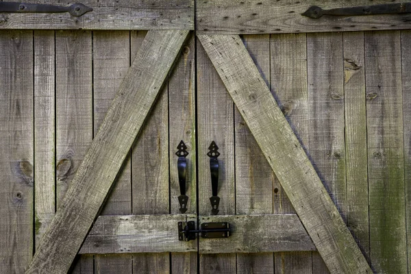 Hermosa puerta con abridor decreto —  Fotos de Stock