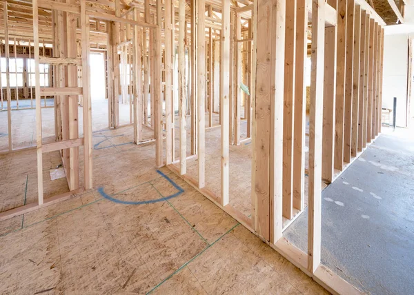 Construção em madeira de uma nova casa em construção — Fotografia de Stock