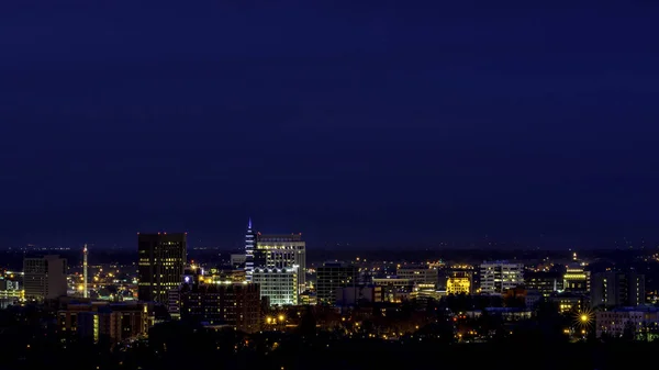 Luces de la ciudad de Boise Idaho y edificios —  Fotos de Stock