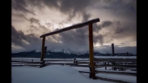 Cortile Agricolo Realizzato Tronchi Legno Con Nuvole Tramonto Che Muovono — Video Stock