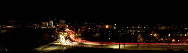 Boise Idaho Noite Com Faróis Estriados Uma Rua Principal — Fotografia de Stock