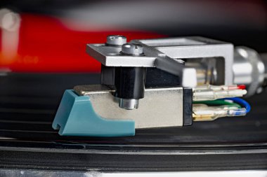 Siyah pikap ve iğnenin makrosu.