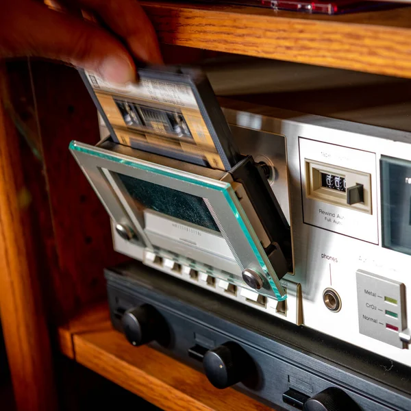 音楽の動きを聞くための古いテープのぼかし — ストック写真
