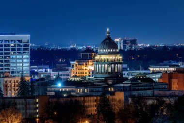Idaho 'nun eyalet başkenti gece gökyüzünde parlıyor