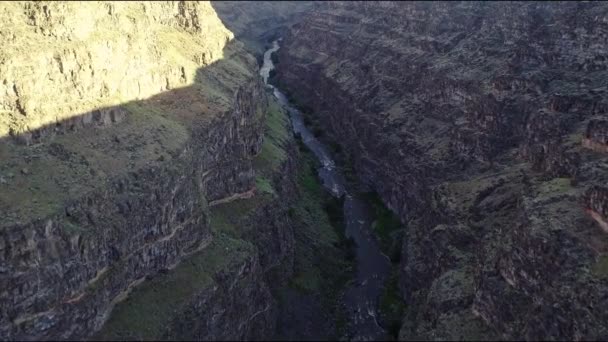 Idaho Divoký Kaňon Strmými Zdmi Dopoledních Hodinách — Stock video