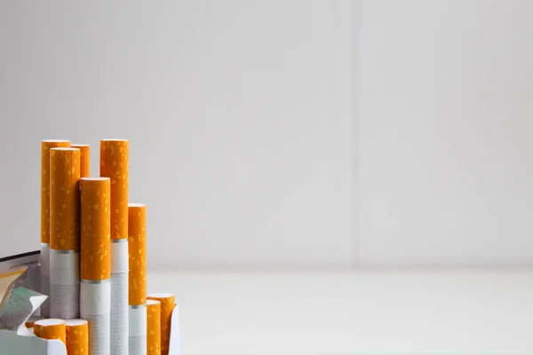 Conjunto Cigarrillos Primer Plano Sobre Fondo Blanco — Foto de Stock