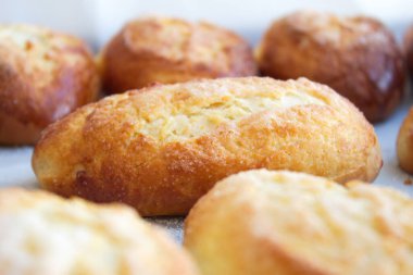 Taze yapılmış lezzetli çörekler.