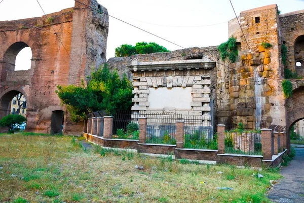 Κενό κενό στην παλιά πύλη της πόλης — Φωτογραφία Αρχείου
