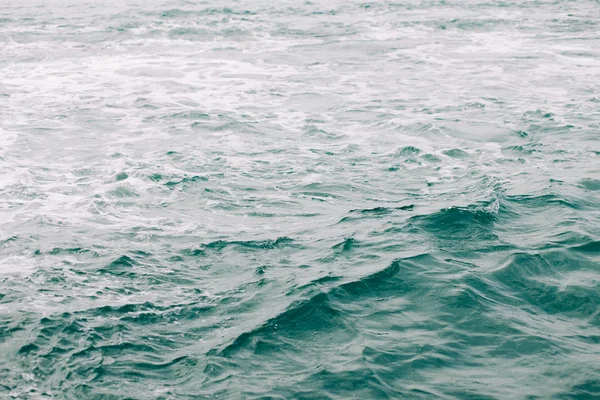 Катящаяся волна в море, природный морской фон — стоковое фото