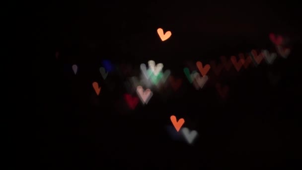 Boken corazones coloridos de las luces de la ciudad de la noche — Vídeos de Stock