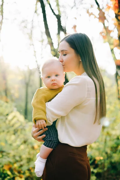 Young Mother Holds Her Little Happy Son Her Arms Autumn — Stock Photo, Image