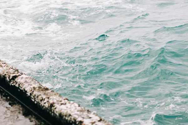 海の中を波が動きタイ — ストック写真