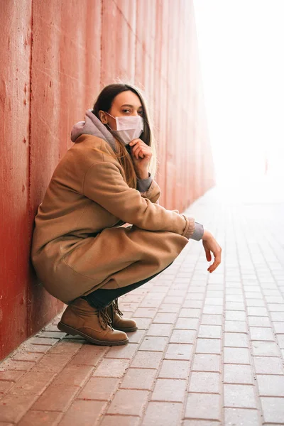 Young Girl Brown Coat Medical Mask Her Face Street Red — Stock Photo, Image