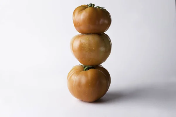 Três Tomates Vermelhos Pilha — Fotografia de Stock