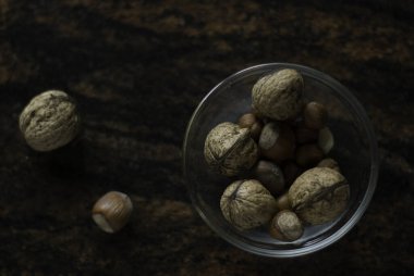 Kristal kasede ceviz manzarası