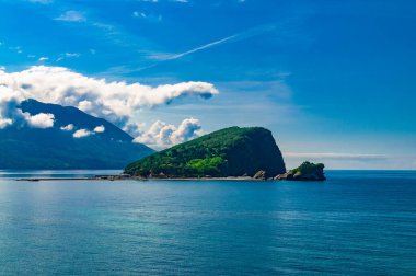 Karadağ 'ın Budva kentindeki Aziz Nicholas Adası