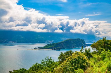 Karadağ 'ın Budva kentindeki Aziz Nicholas Adası