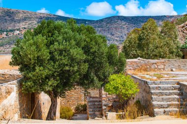 Girit 'teki Spinalonga Adası