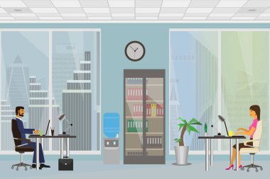 Ofisin içinde panoramik pencereler ve kadın ve erkekler için iş yerleri var. ofis içi.