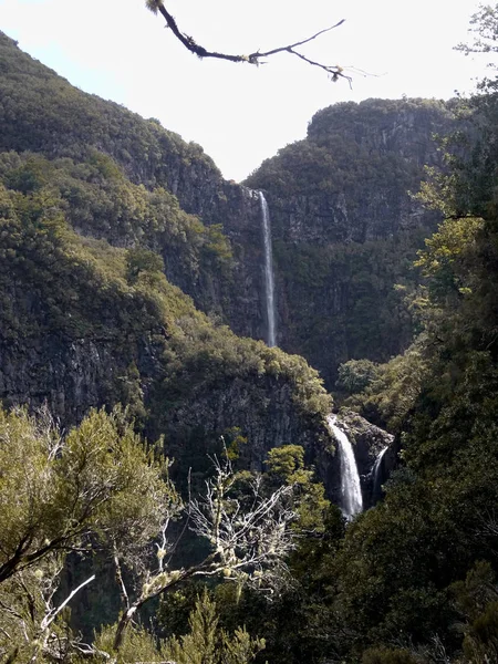 Trekking von 25 Fontes und Risco-Wasserfall auf Madeira — Stockfoto