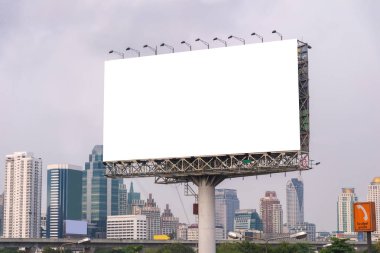 Büyük boş ilan panosu yeni reklam için hazır.