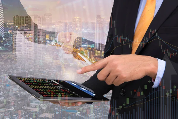 Business man Trading concept using the tablet with financial gra — Stock Photo, Image