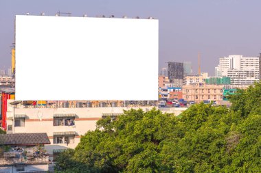 city view geçmişi olan yolda büyük boş Pano