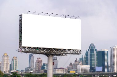 city view geçmişi olan yolda büyük boş Pano