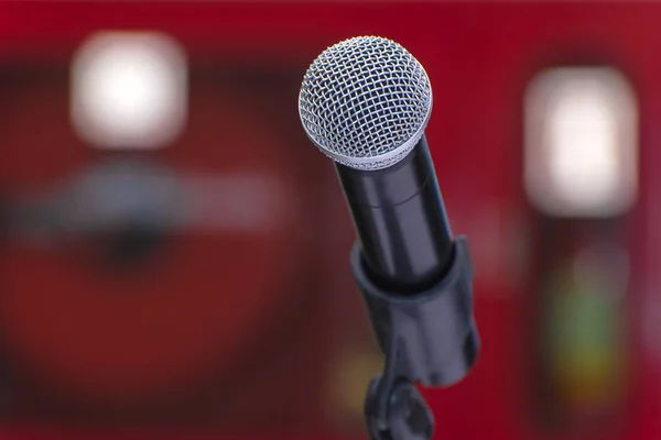 Mikrofon i mötesrum för konferens — Stockfoto