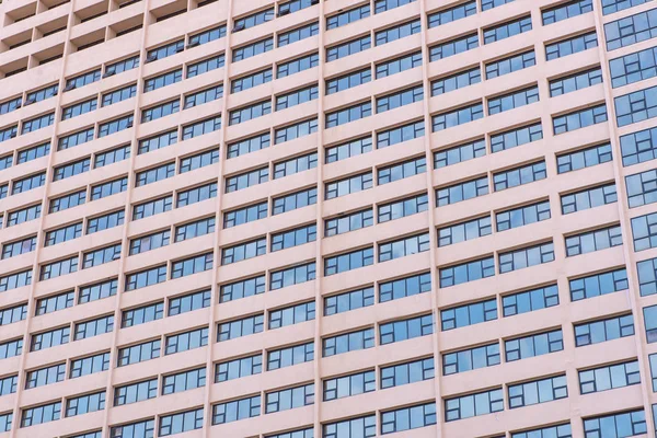 Balcon de l'immeuble d'appartements dans la ville — Photo