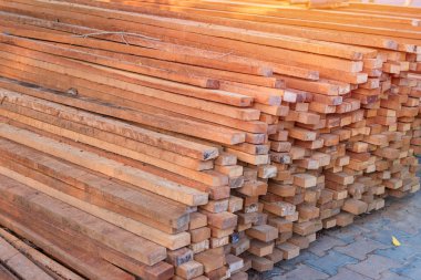 Tutuşmak için bir yığın yığın odun