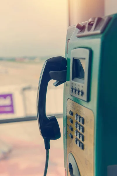 Ankesörlü telefon veya genel telefon sikke ve Tayland kartı — Stok fotoğraf