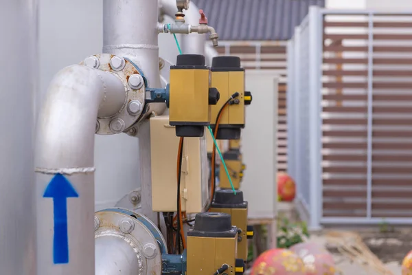 Borular ve Isıtma sistemi gaz valfleri musluk — Stok fotoğraf