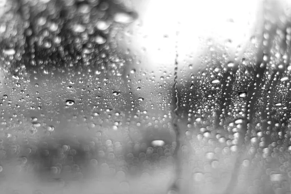 Wassertropfen auf Glas nach Regen für Hintergrund — Stockfoto