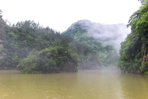 Boat trips on Baofeng Lake scenery in Zhangjiajie China — Stock Photo, Image