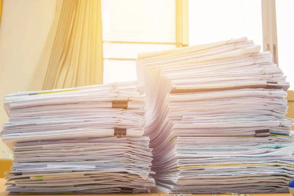 Documents on desk stack up high waiting to be managed — Stock Photo, Image